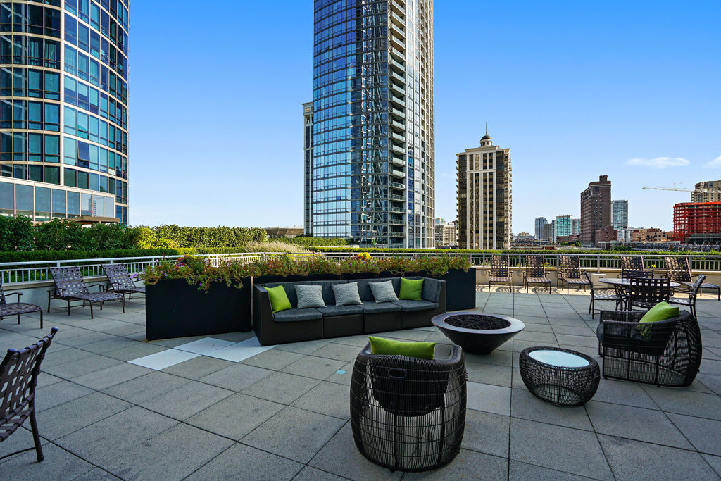 1201 S Prairie Avenue Unit: 701