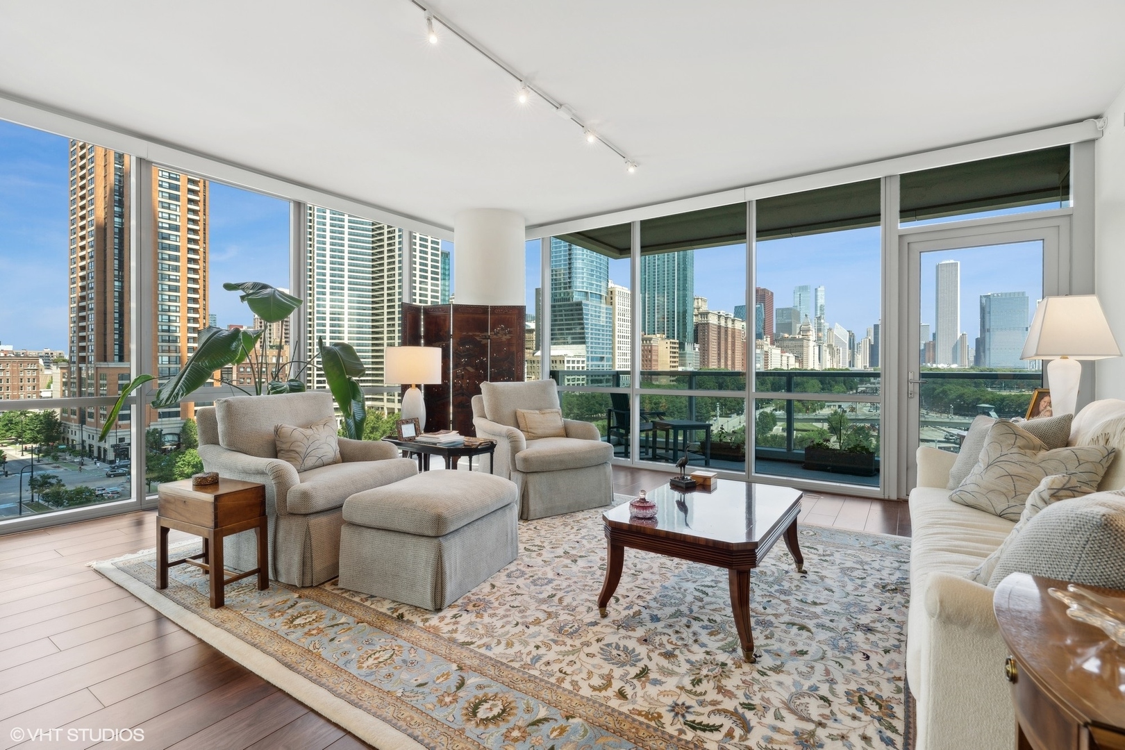 1201 S Prairie Avenue Unit: 701