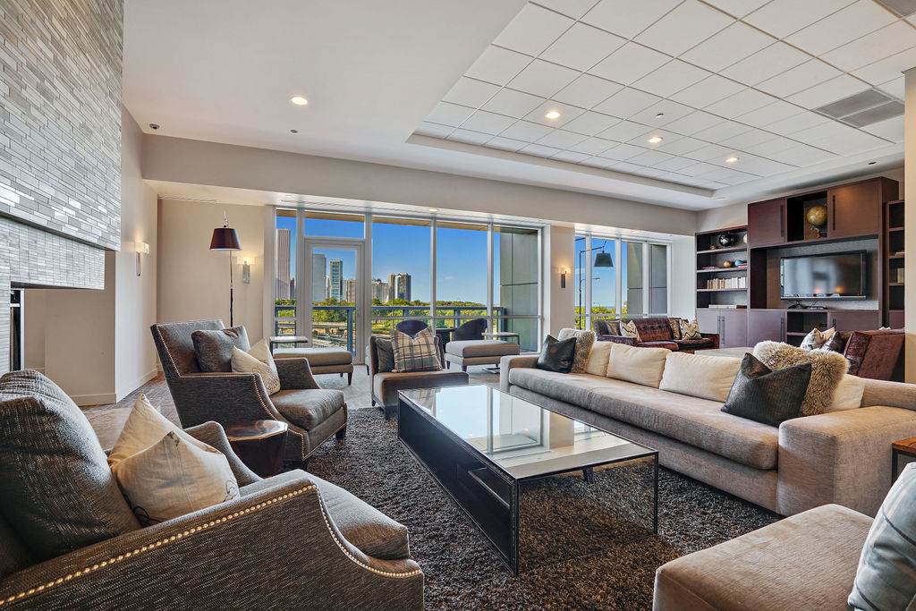 1201 S Prairie Avenue Unit: 701
