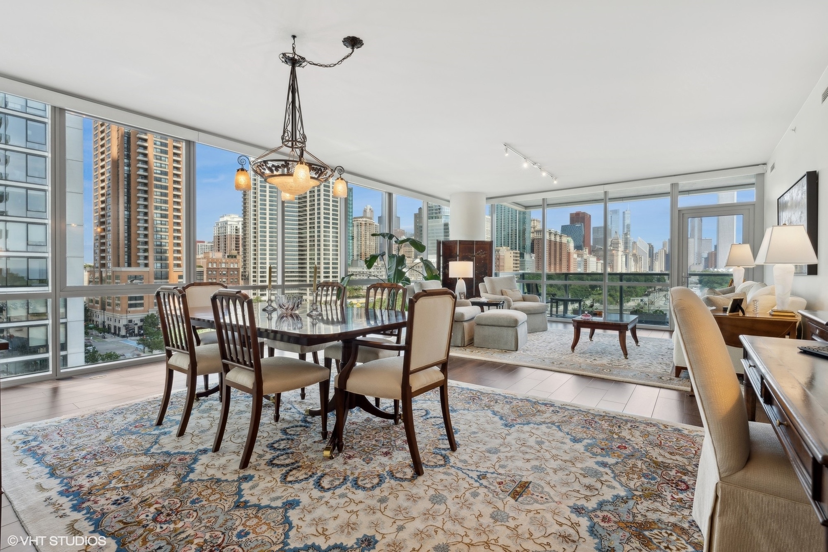 1201 S Prairie Avenue Unit: 701