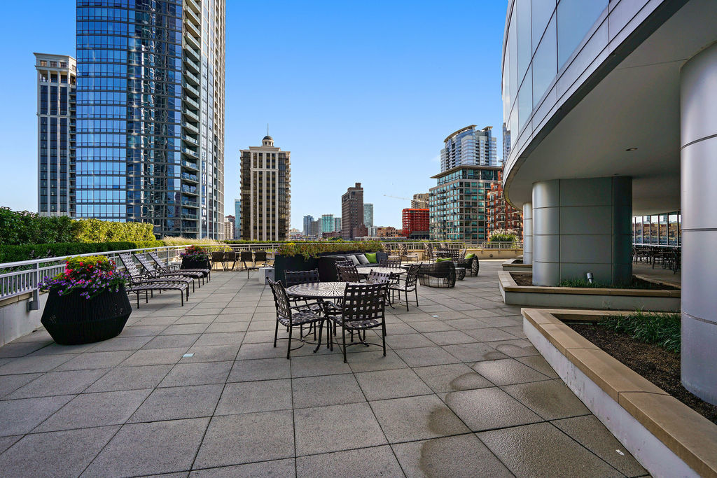 1201 S Prairie Avenue Unit: 701