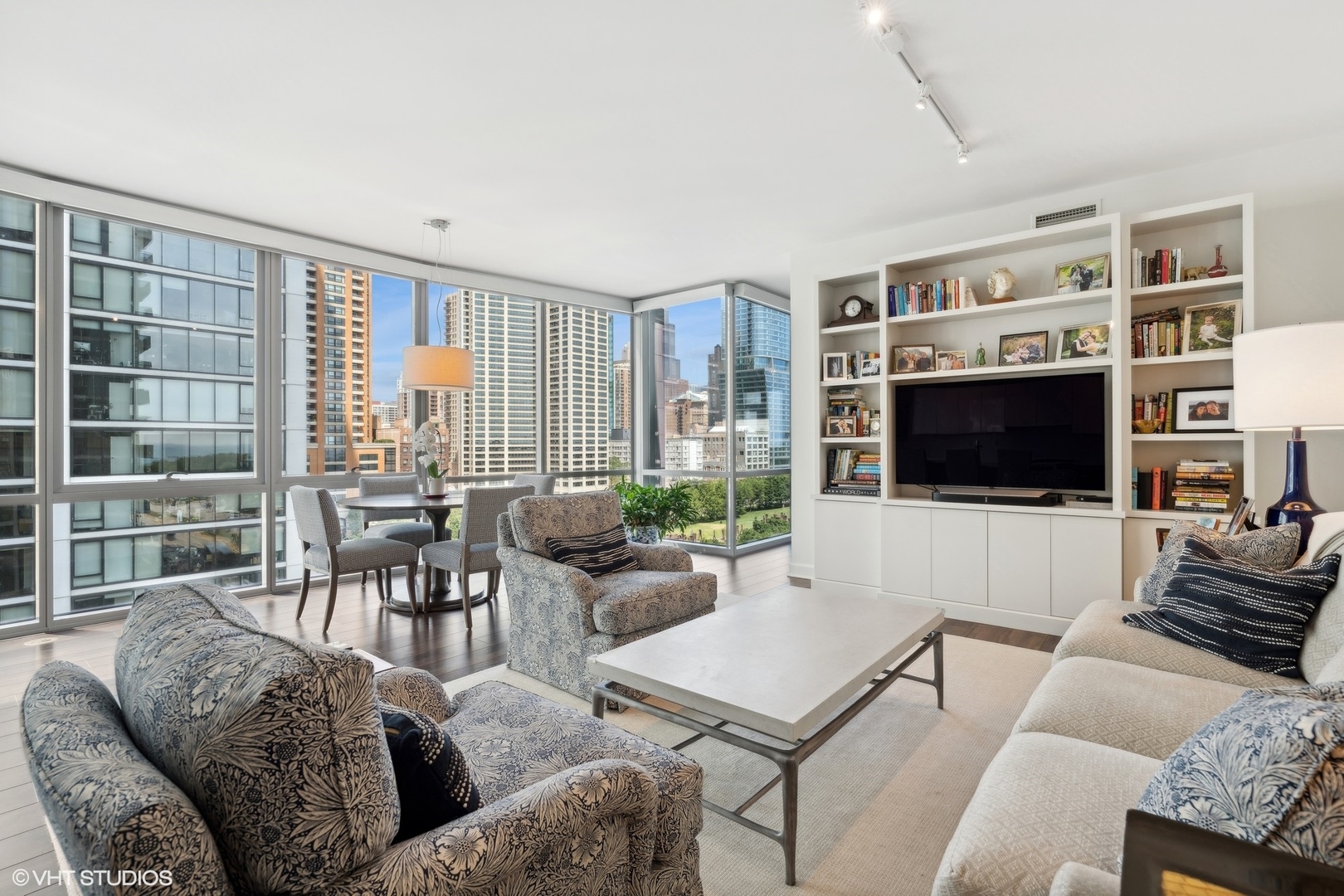 1201 S Prairie Avenue Unit: 701