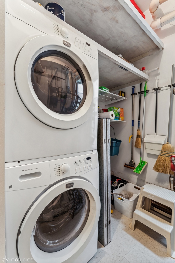 10 E SCHILLER Street Unit: 1E