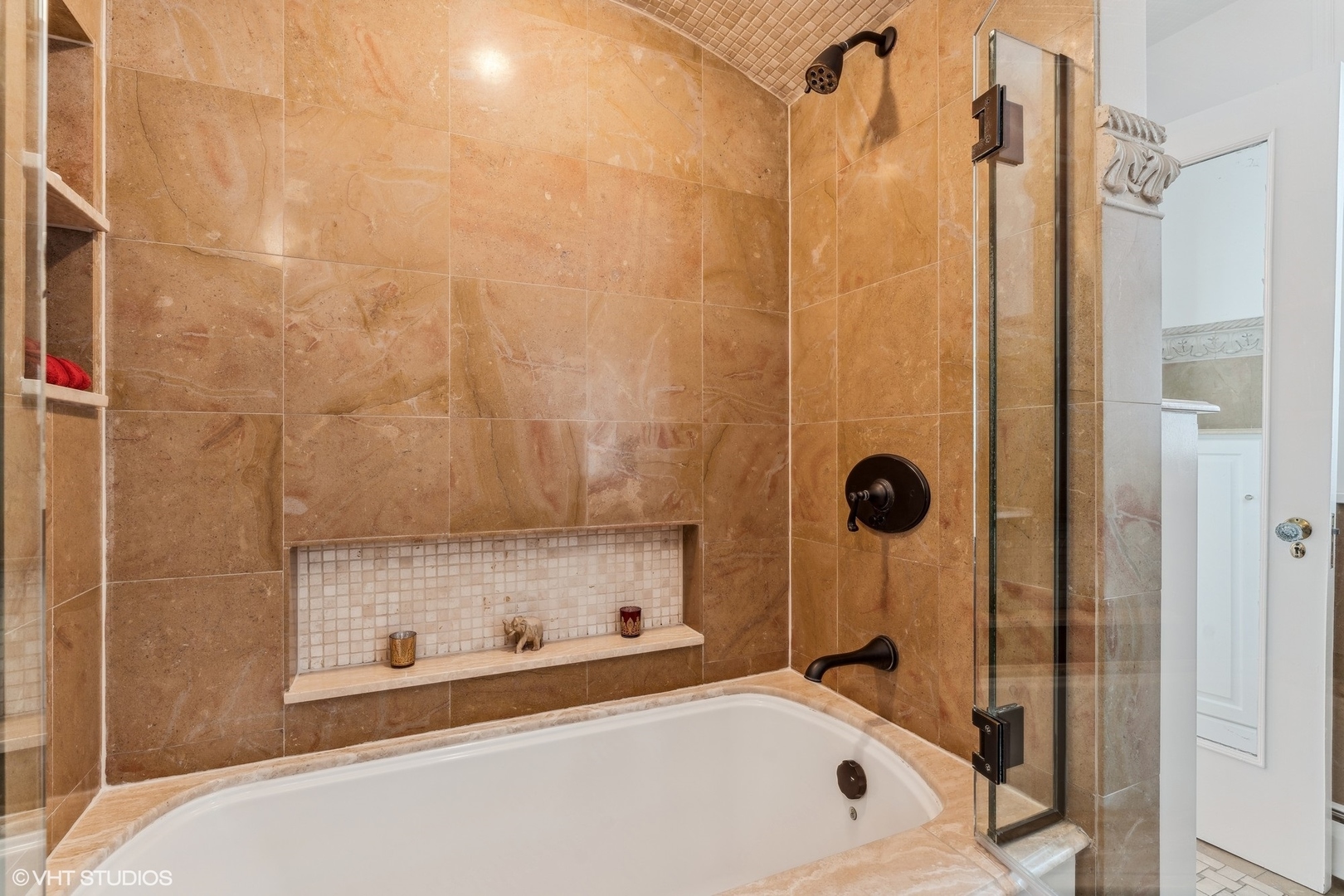 10 E SCHILLER Street Unit: 1E