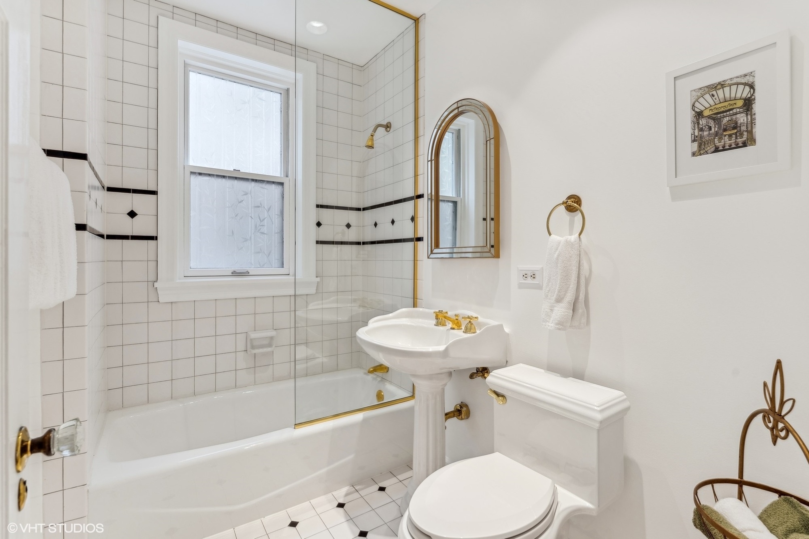 10 E SCHILLER Street Unit: 1E