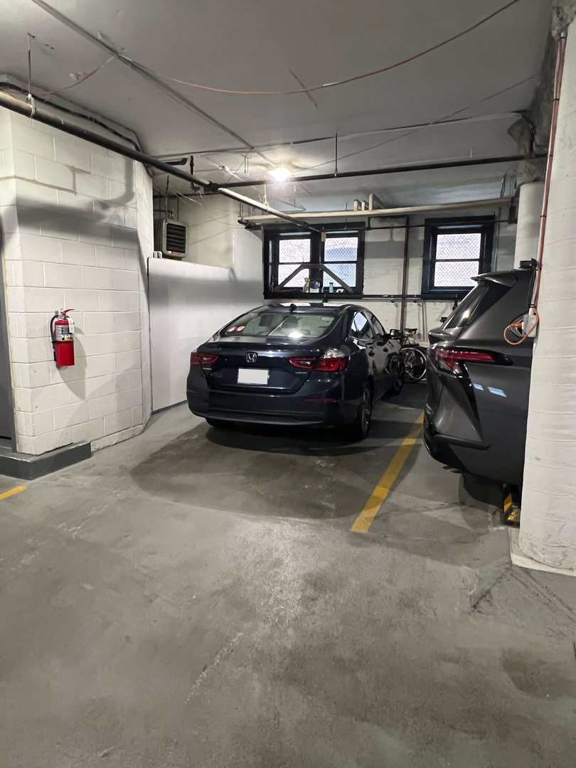 10 E SCHILLER Street Unit: 1E
