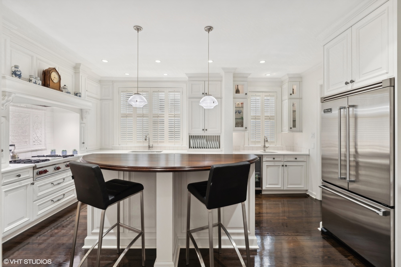 10 E SCHILLER Street Unit: 1E