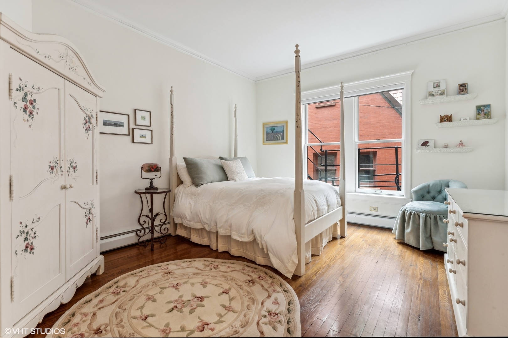 10 E SCHILLER Street Unit: 1E