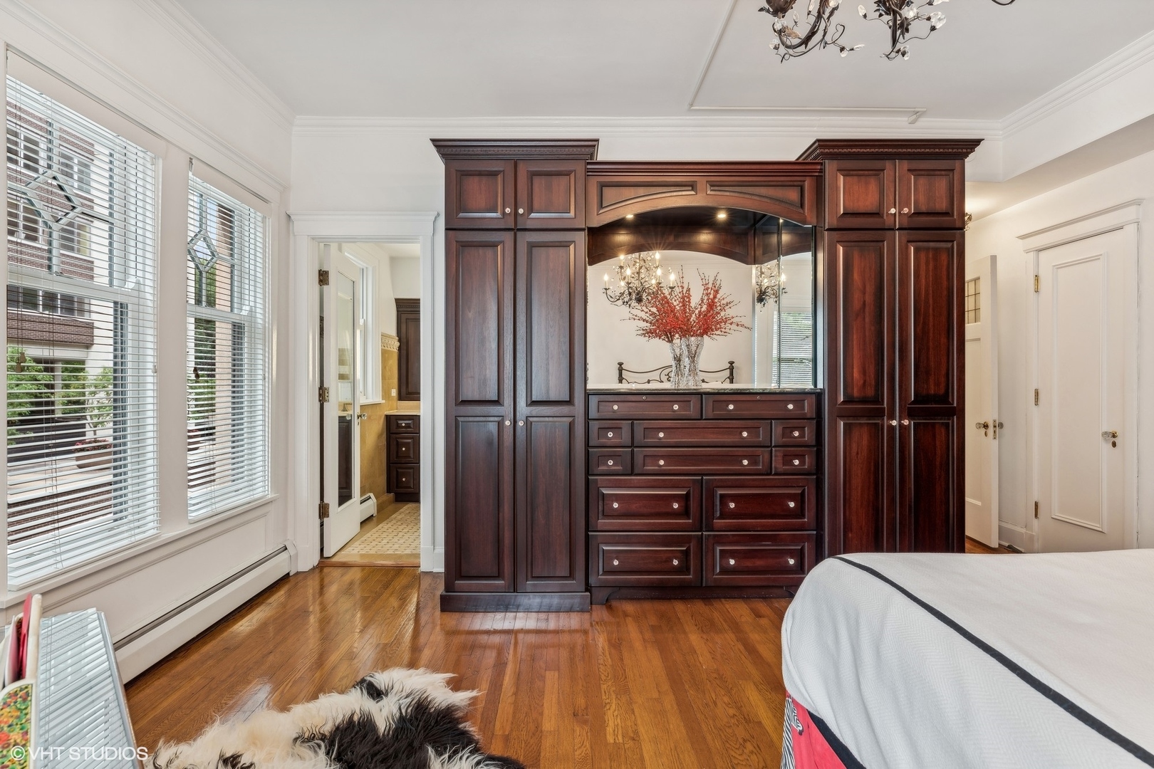 10 E SCHILLER Street Unit: 1E
