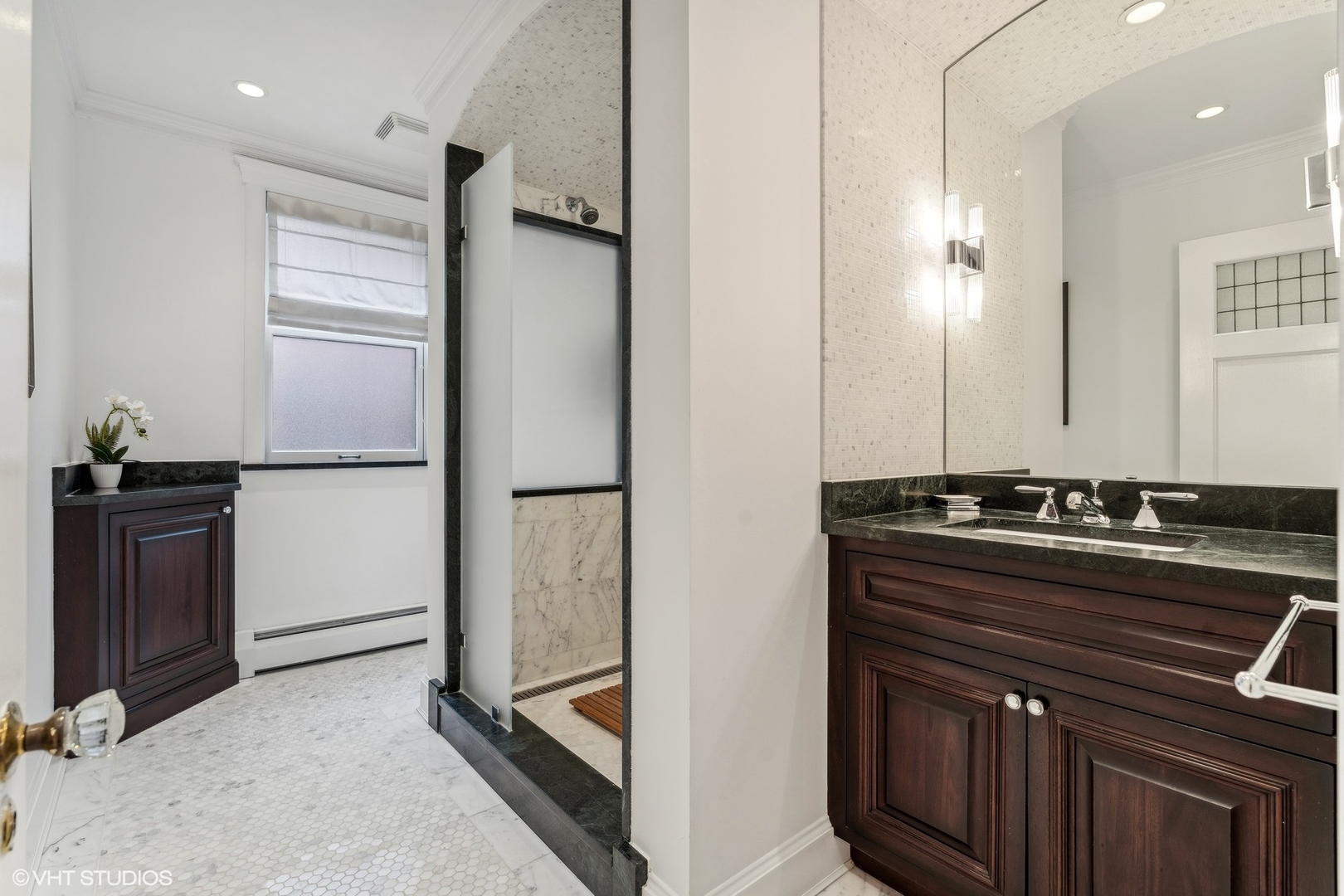 10 E SCHILLER Street Unit: 1E