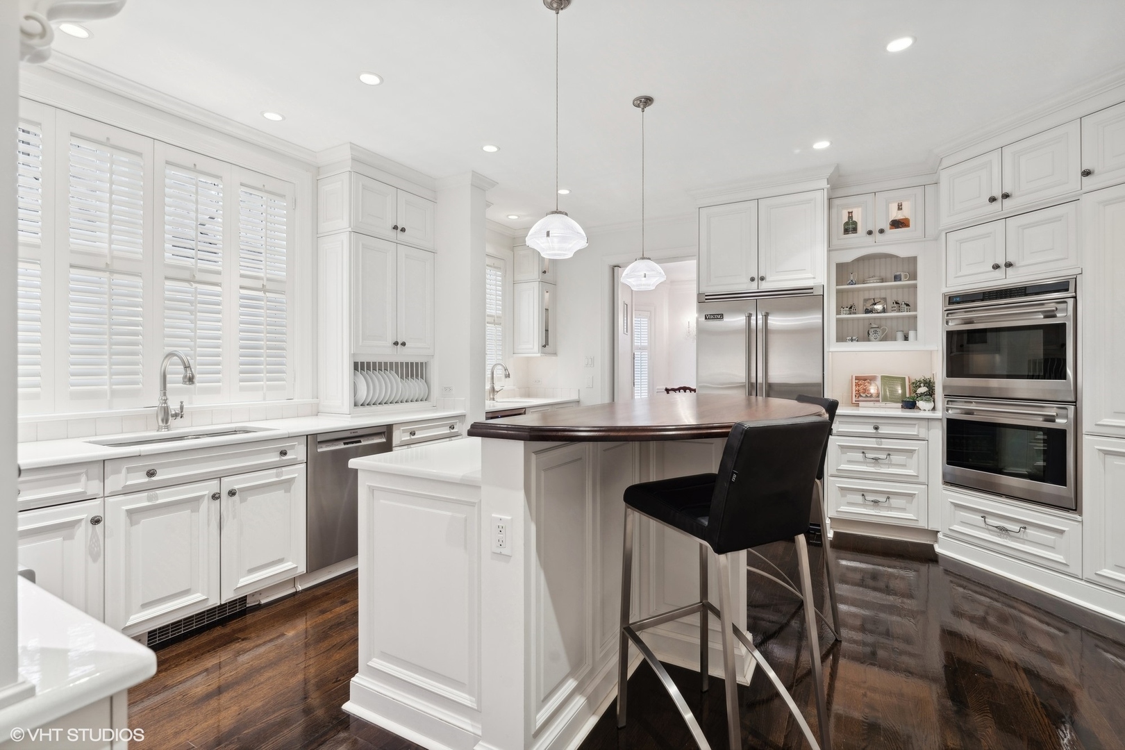 10 E SCHILLER Street Unit: 1E