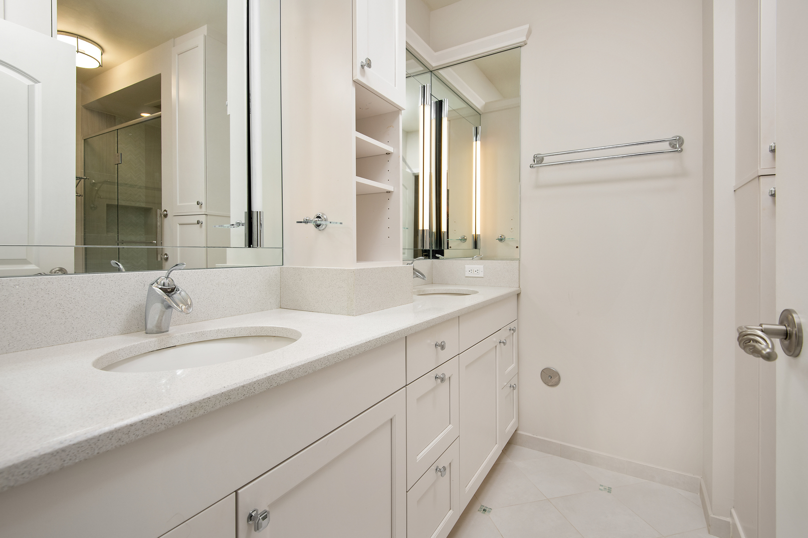 1300 N LAKE SHORE Drive Unit: 5D