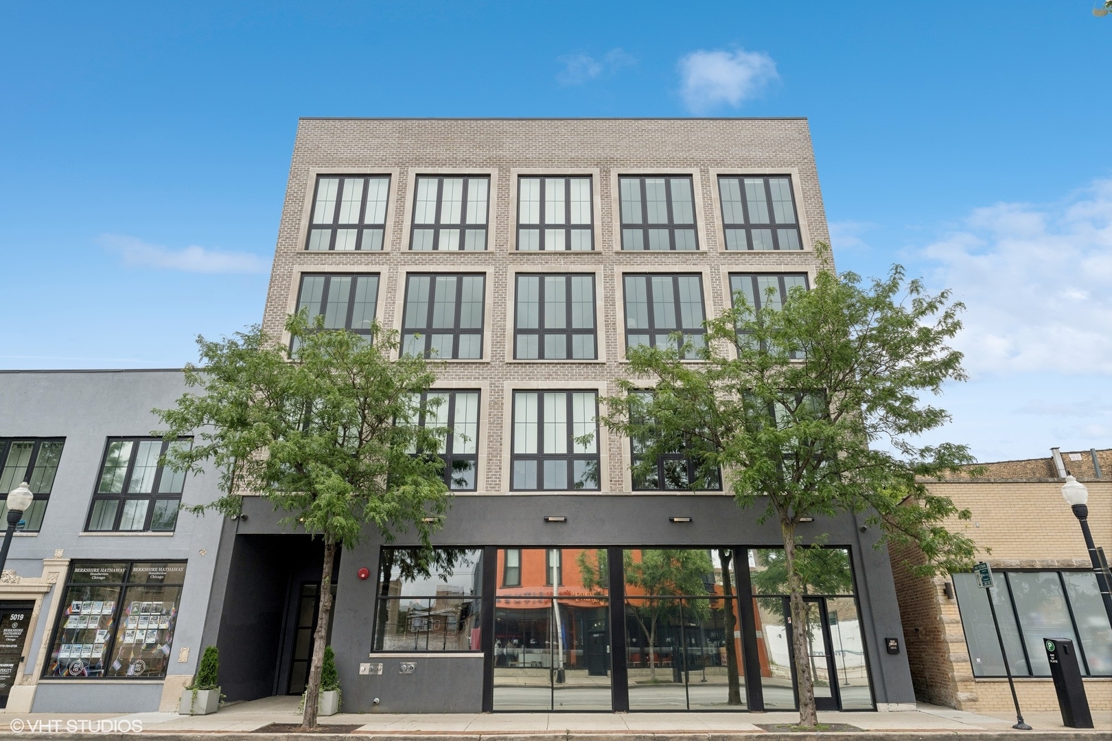 5015 N CLARK Street Unit: 301