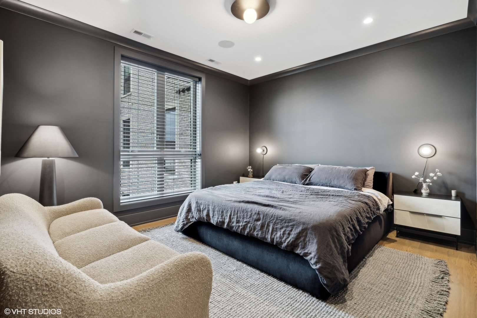 5015 N CLARK Street Unit: 301