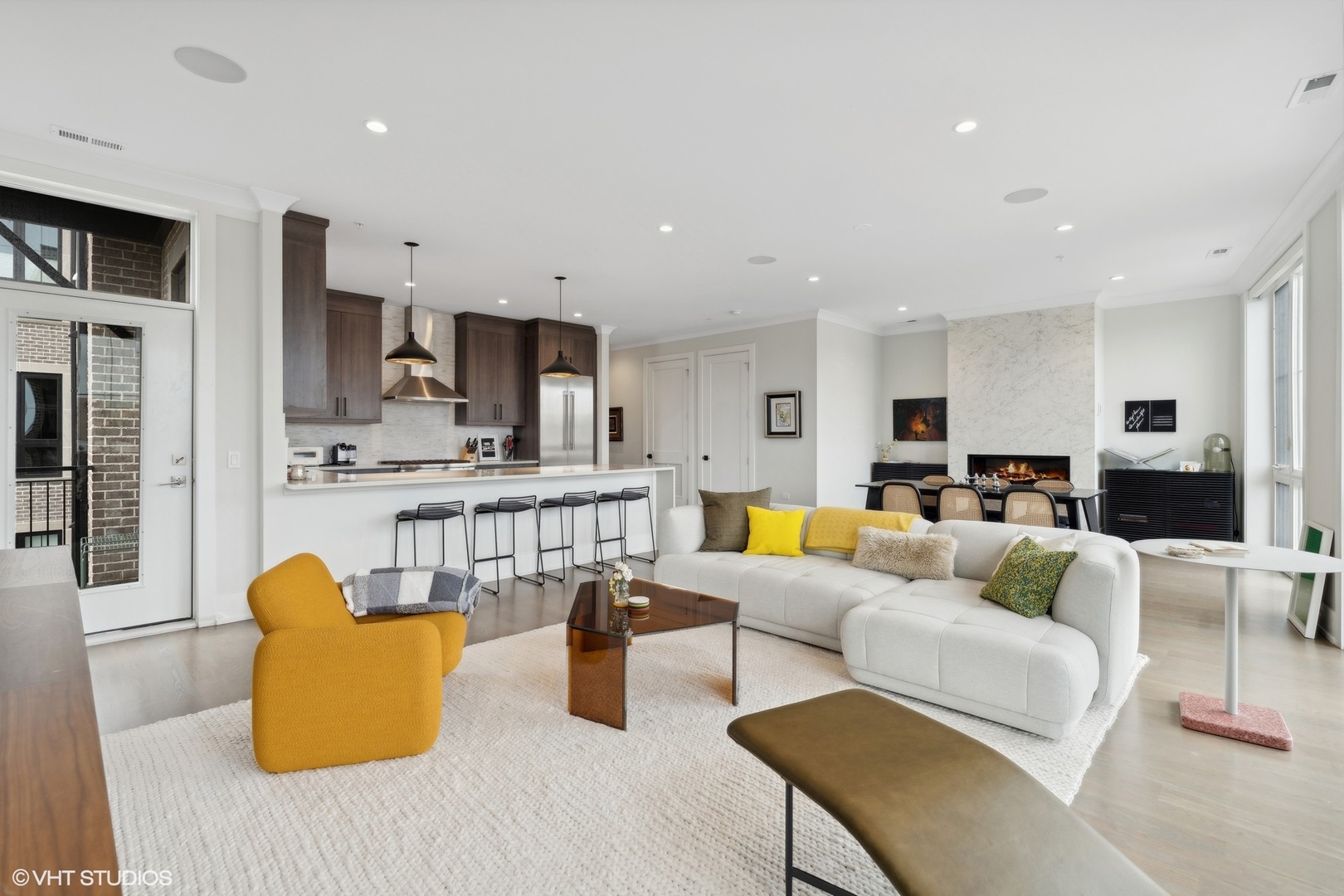 5015 N CLARK Street Unit: 301