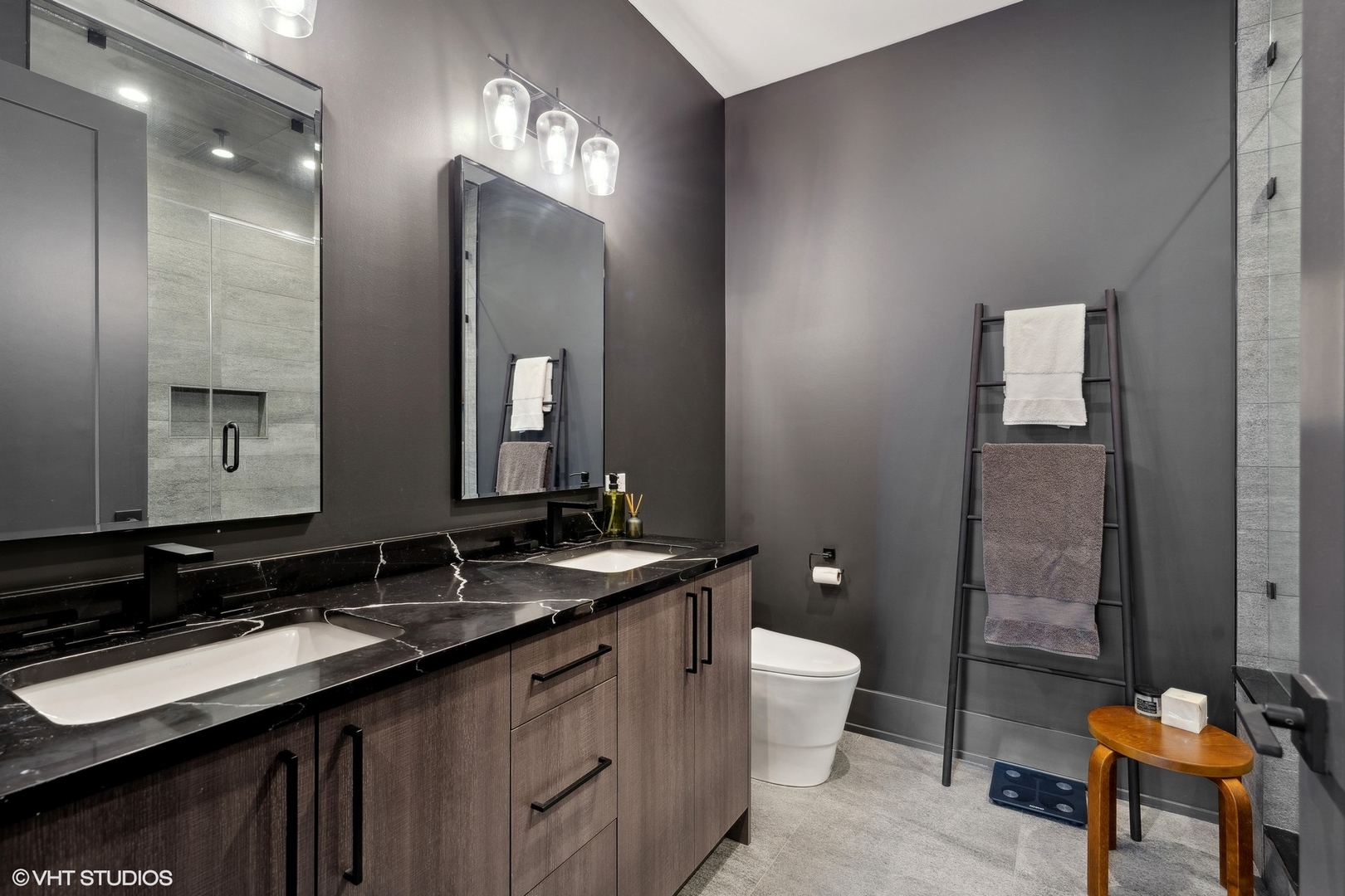5015 N CLARK Street Unit: 301