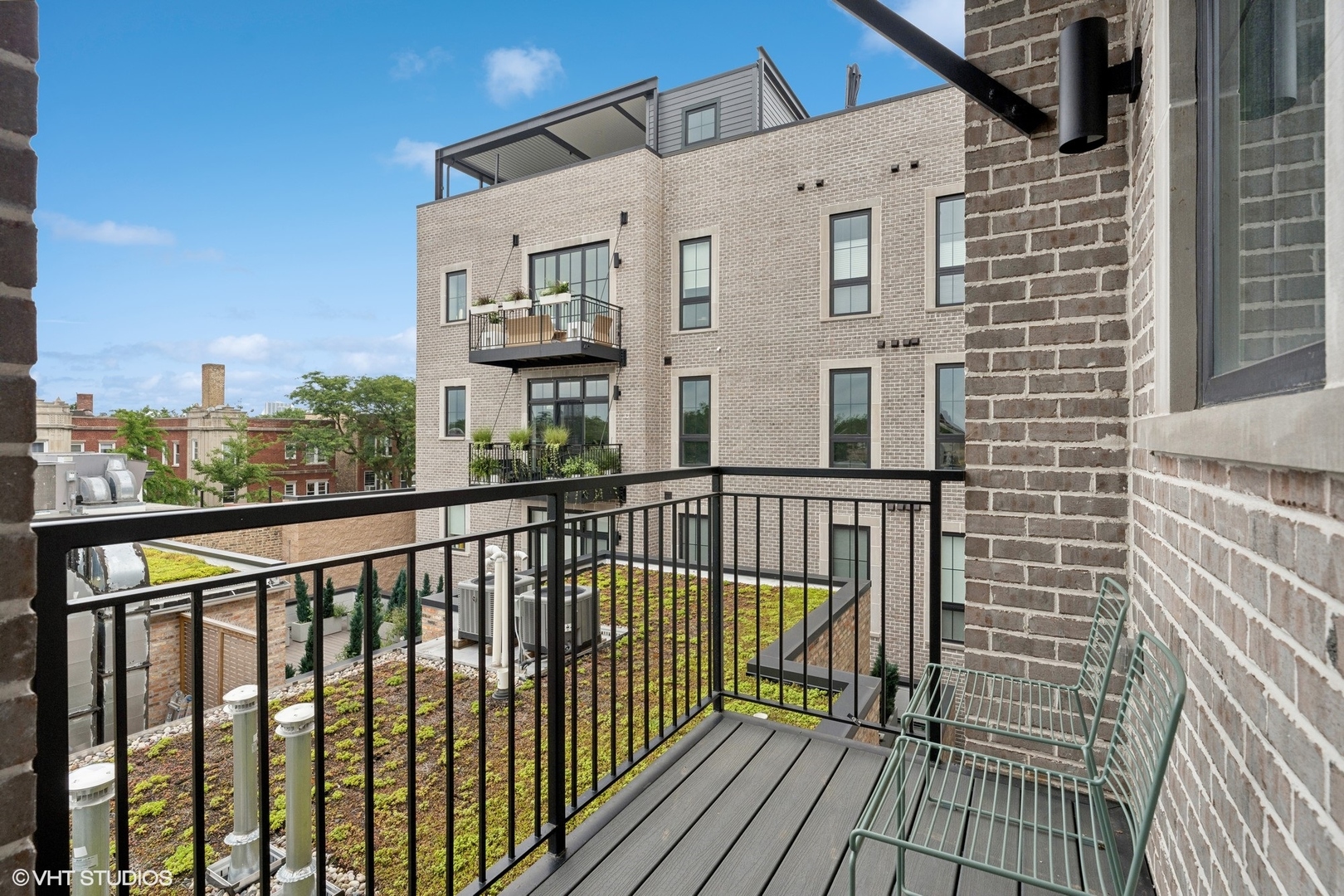 5015 N CLARK Street Unit: 301