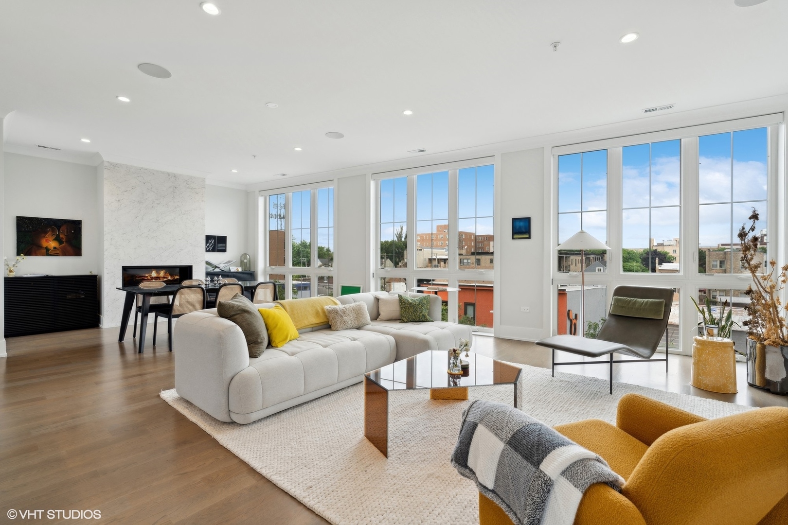 5015 N CLARK Street Unit: 301