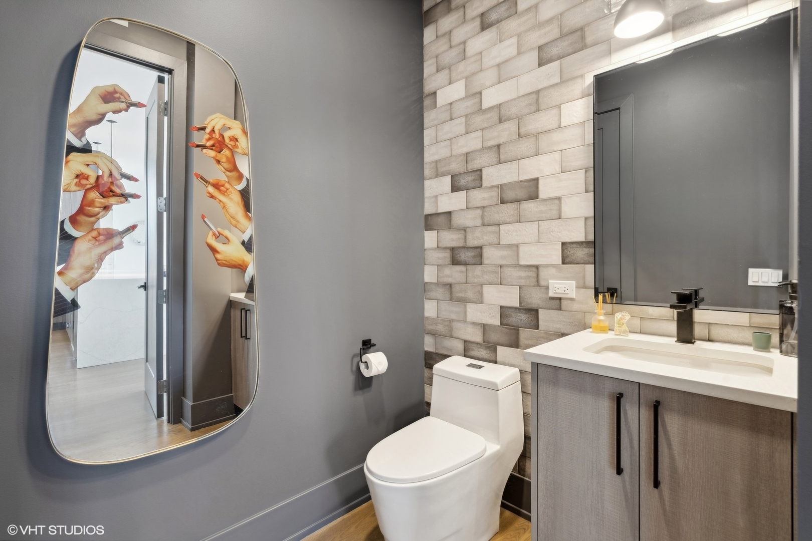 5015 N CLARK Street Unit: 301