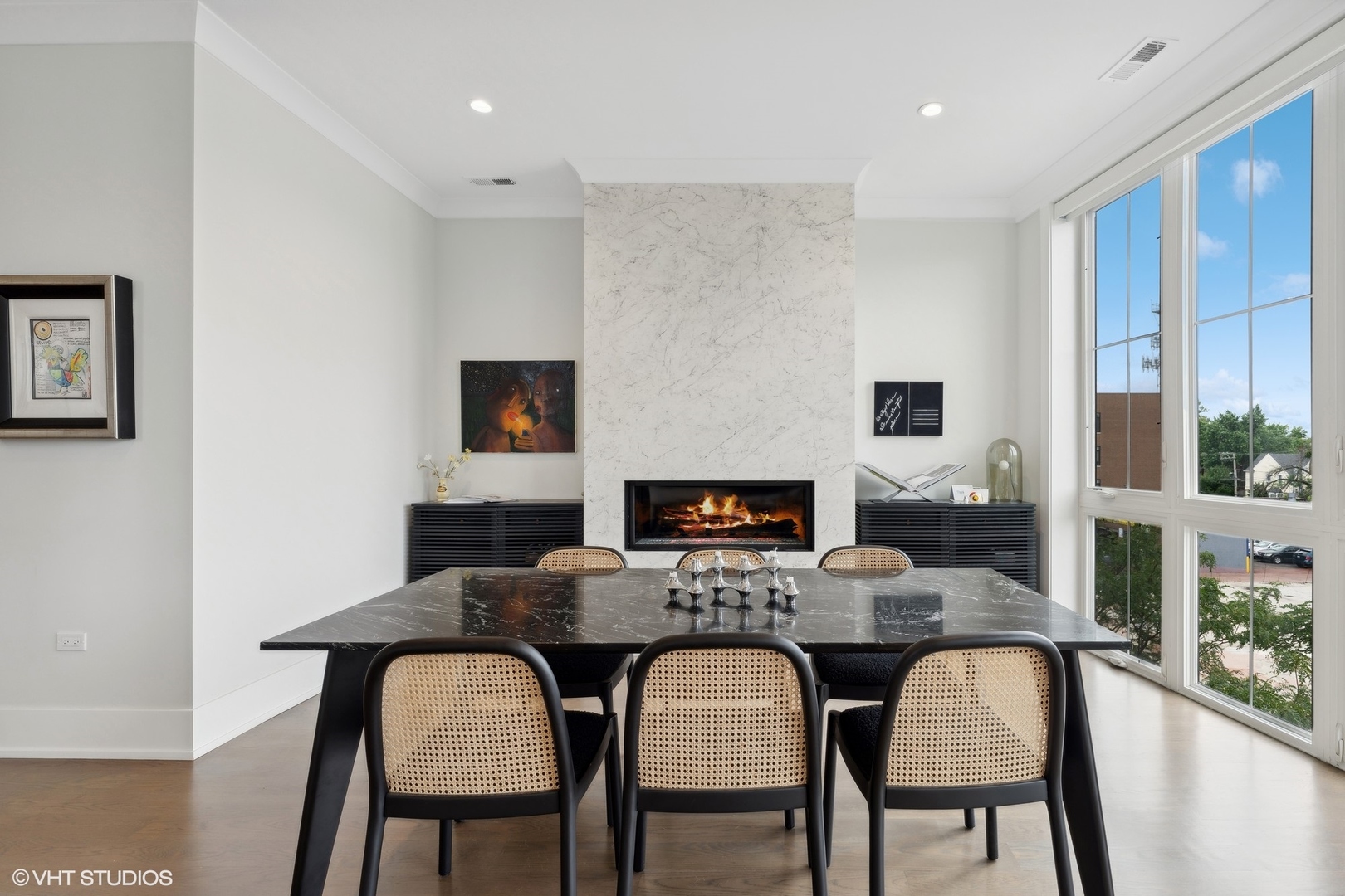 5015 N CLARK Street Unit: 301