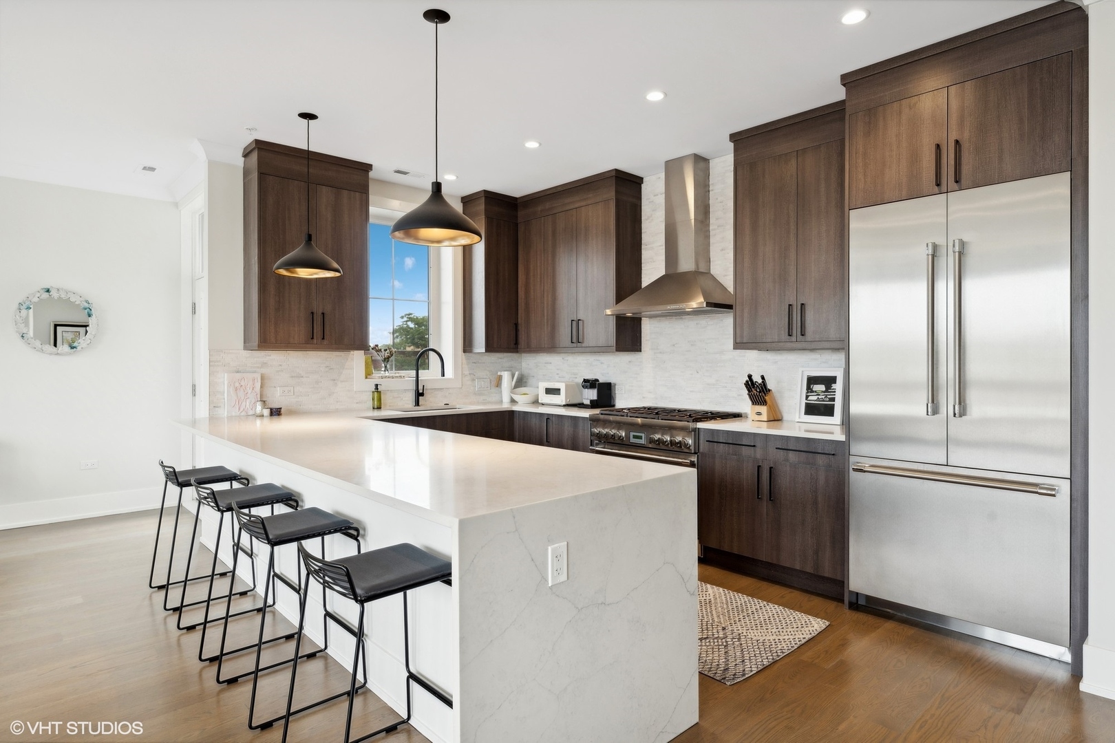 5015 N CLARK Street Unit: 301