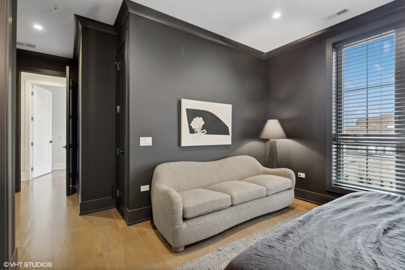 5015 N CLARK Street Unit: 301