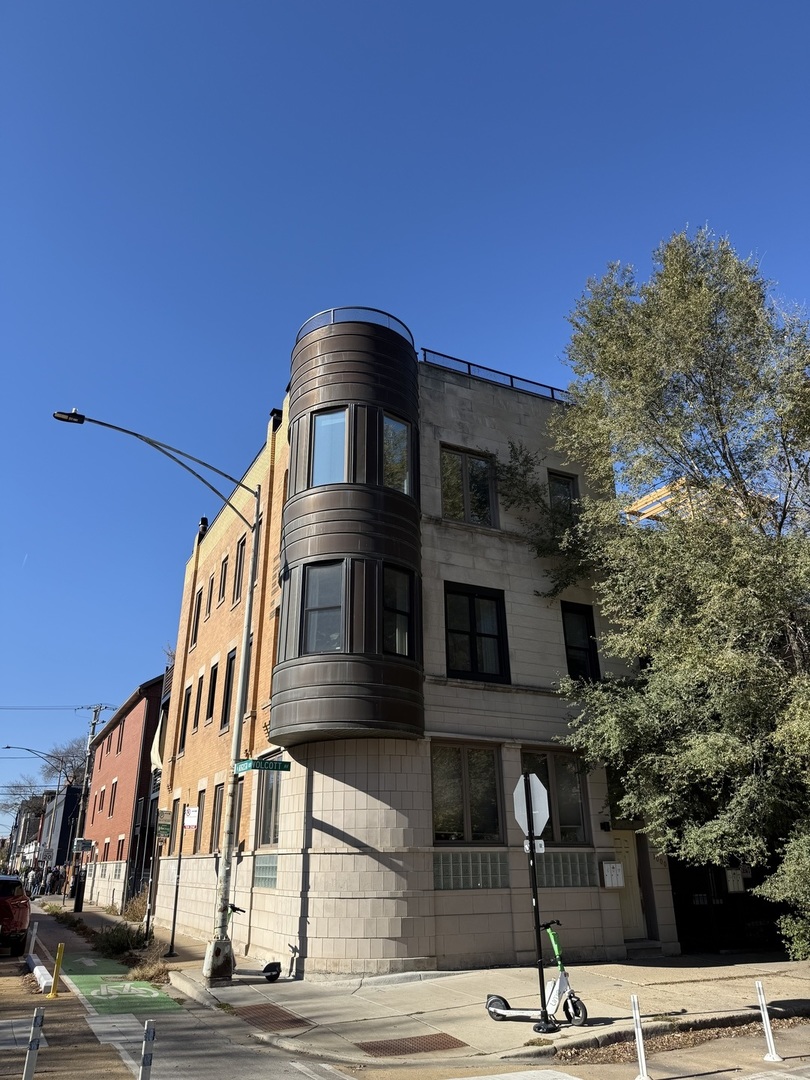 1000 N Wolcott Avenue Unit: 3