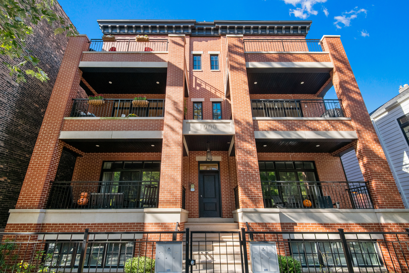 1900 N Sheffield Avenue Unit: 3S