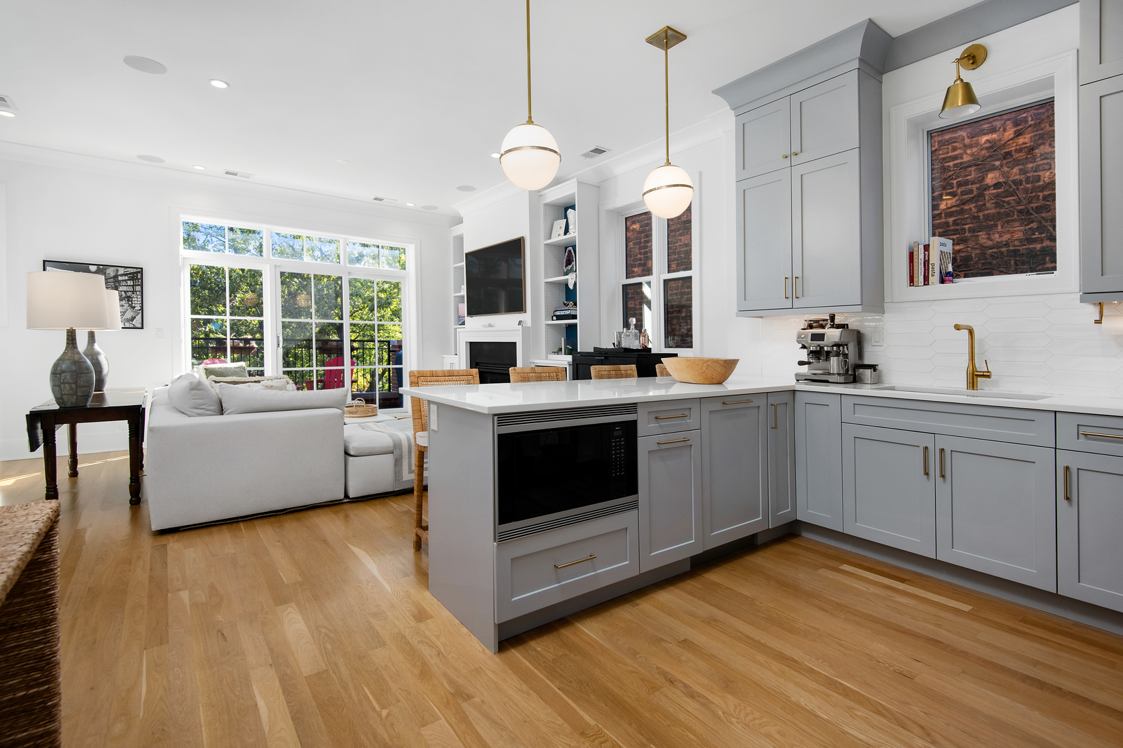 1900 N Sheffield Avenue Unit: 3S