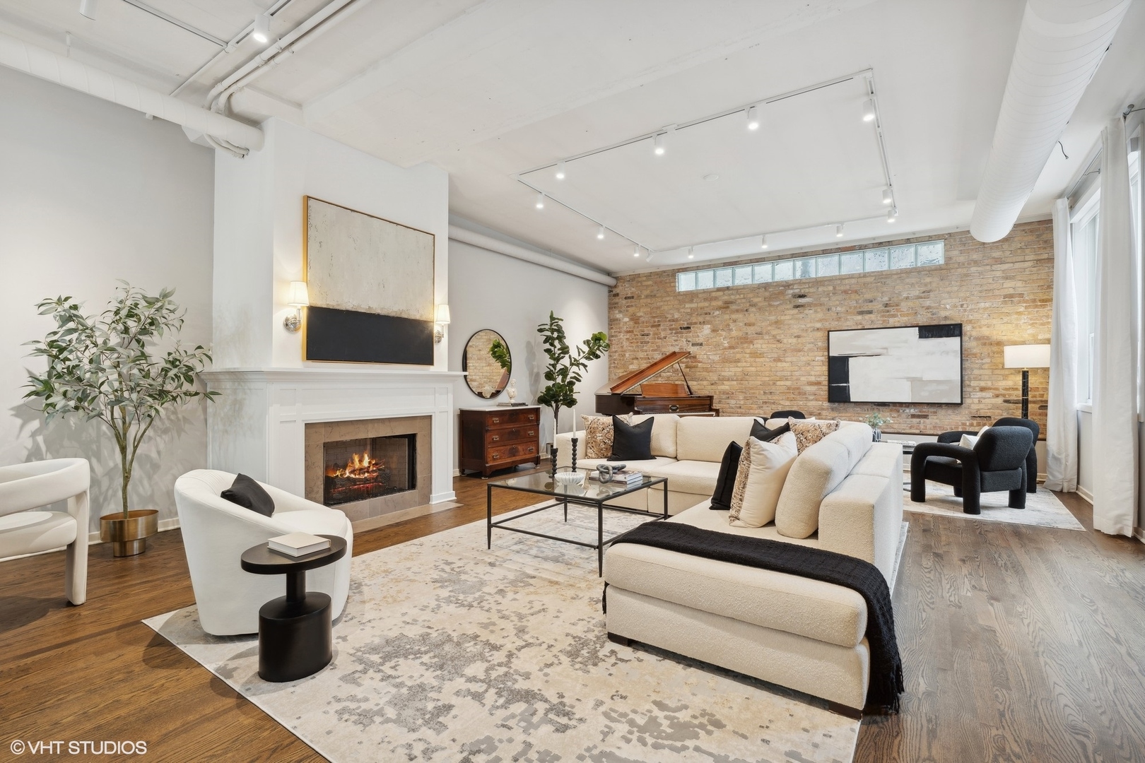 1158 W Armitage Avenue Unit: 202