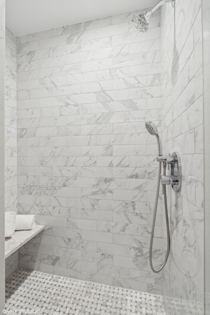1158 W Armitage Avenue Unit: 202