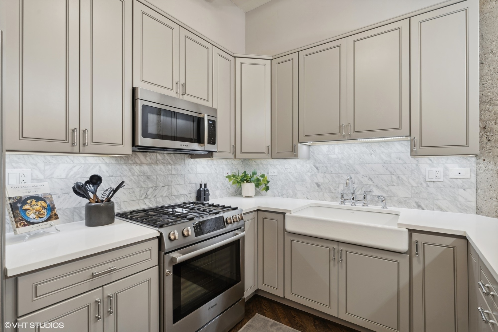 1158 W Armitage Avenue Unit: 202