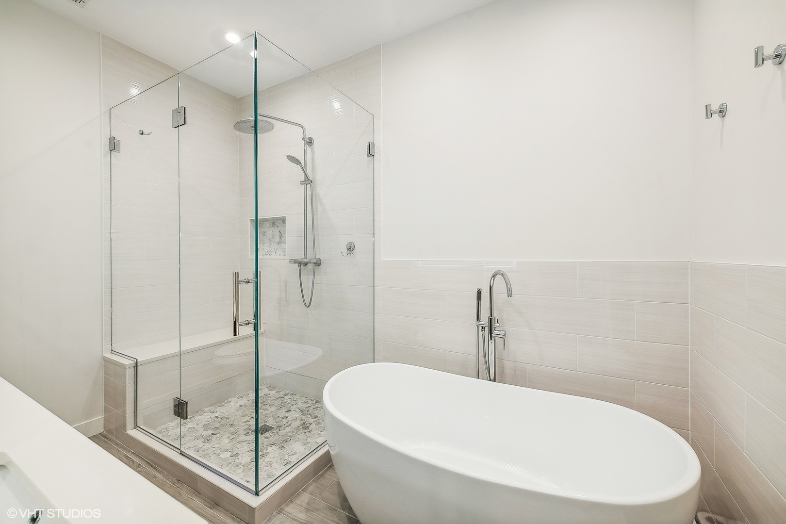 1640 N Rockwell Street Unit: 2A