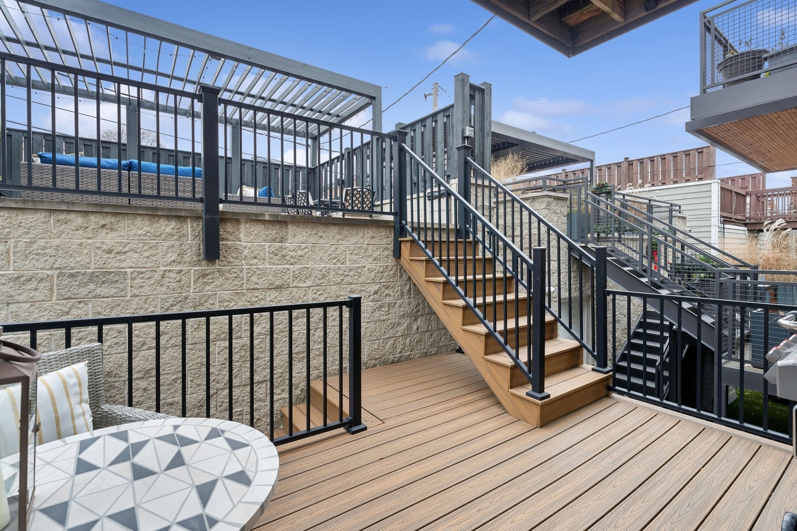 2046 W Cortland Street