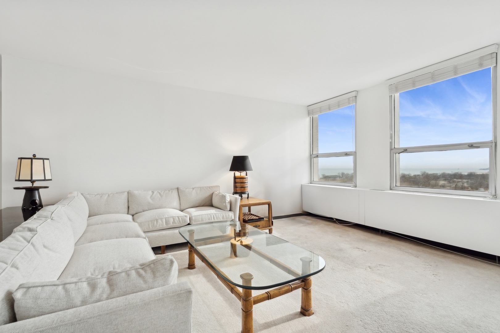 2626 N Lakeview Avenue Unit: 1204