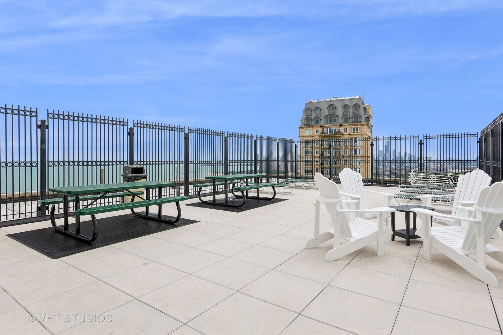2626 N Lakeview Avenue Unit: 1204