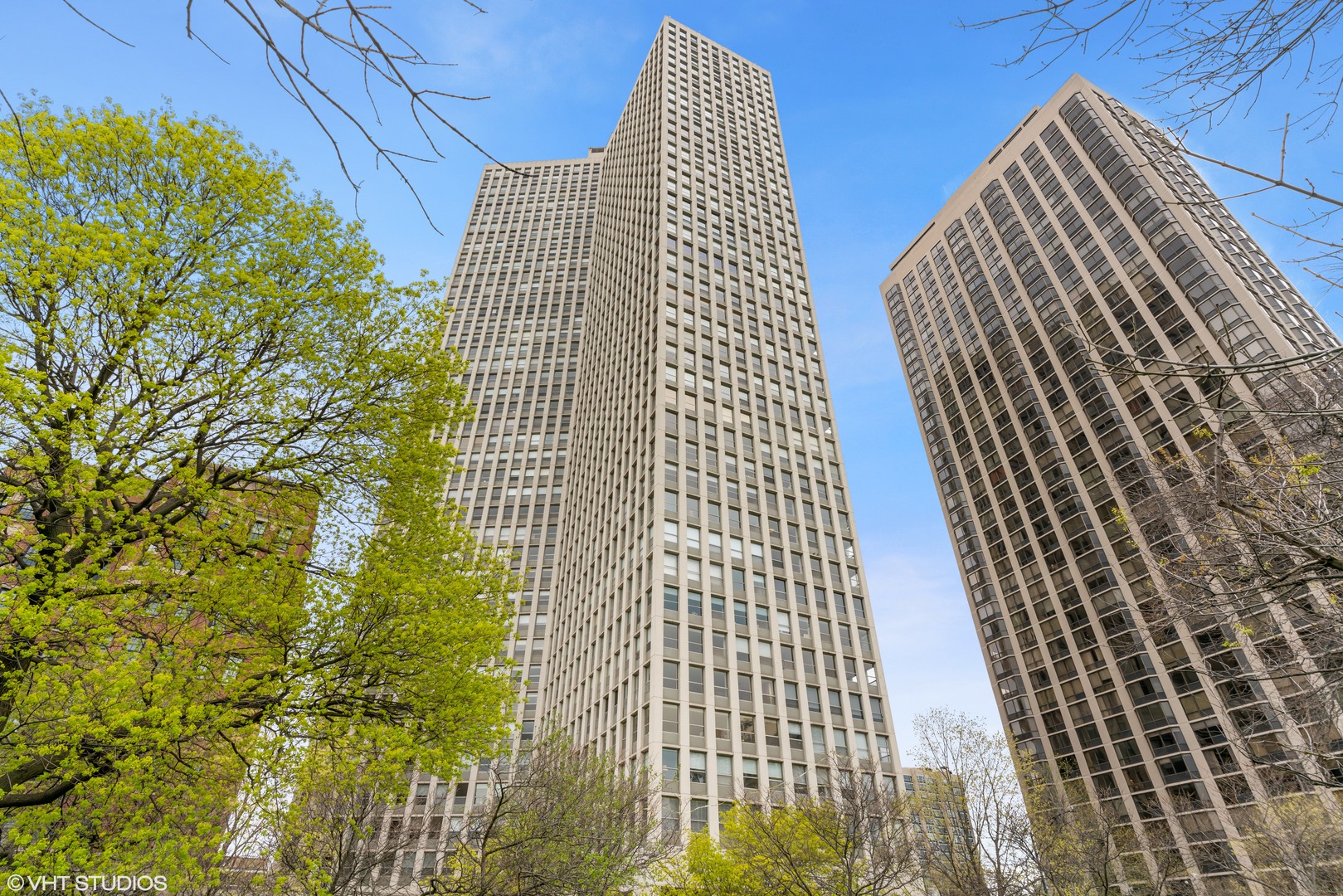 2626 N Lakeview Avenue Unit: 1204
