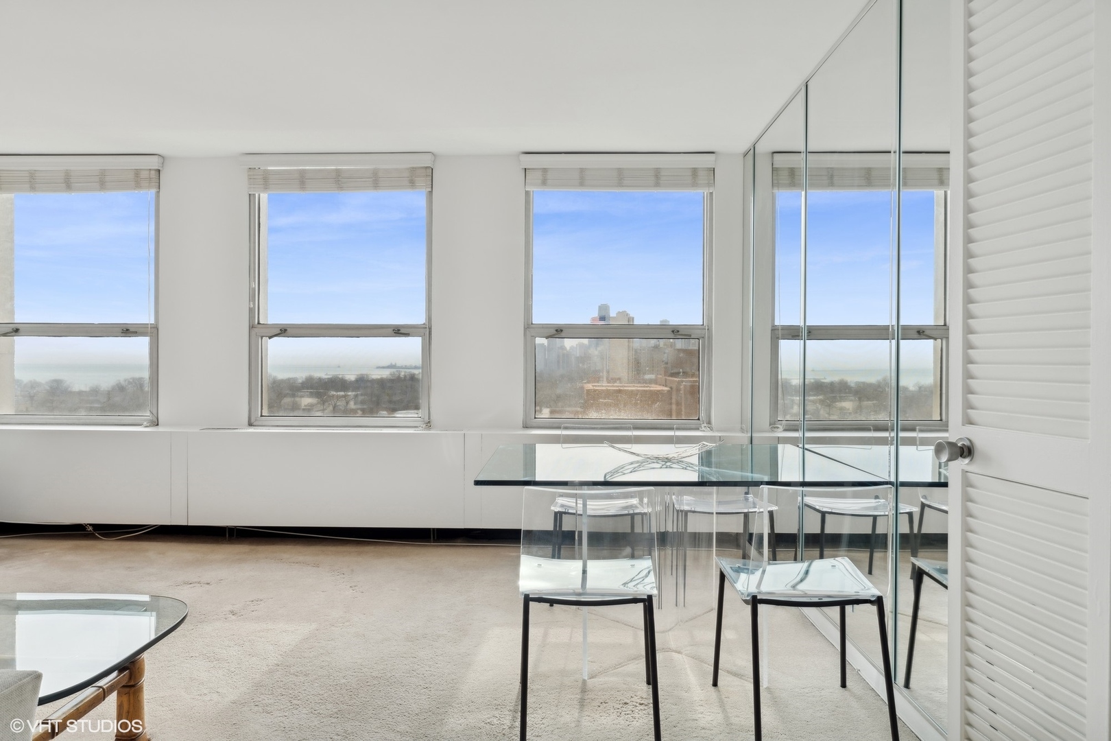 2626 N Lakeview Avenue Unit: 1204