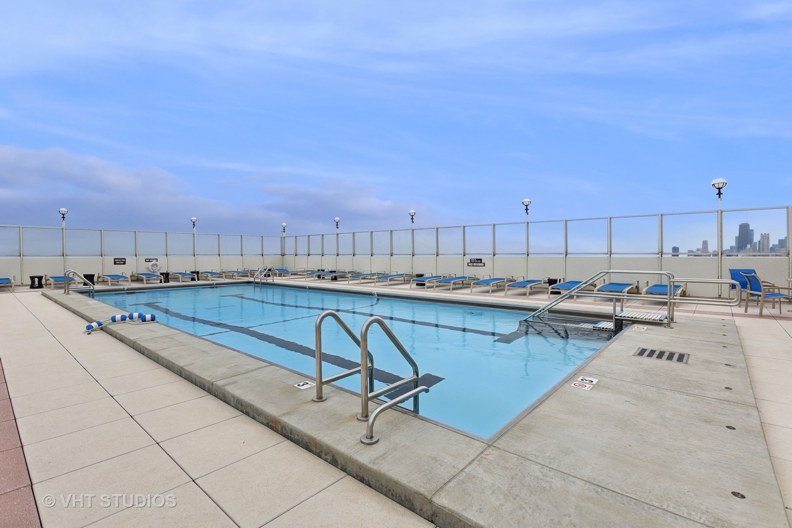 2626 N Lakeview Avenue Unit: 1204