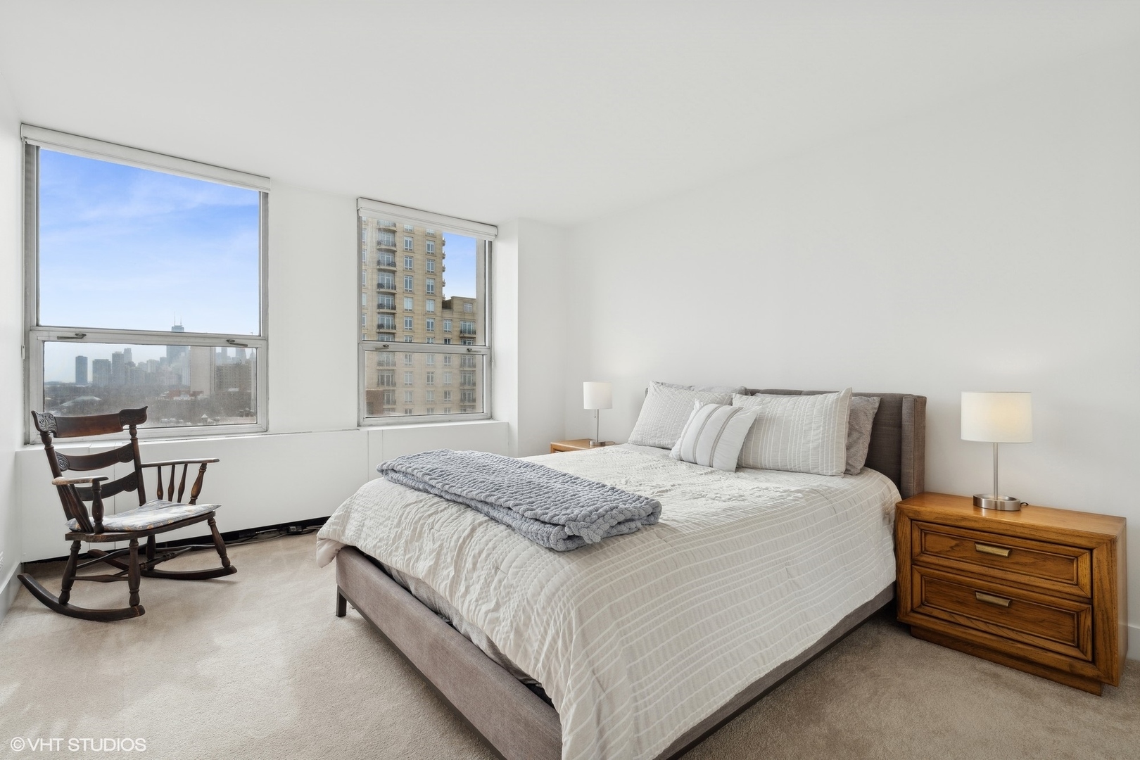 2626 N Lakeview Avenue Unit: 1204