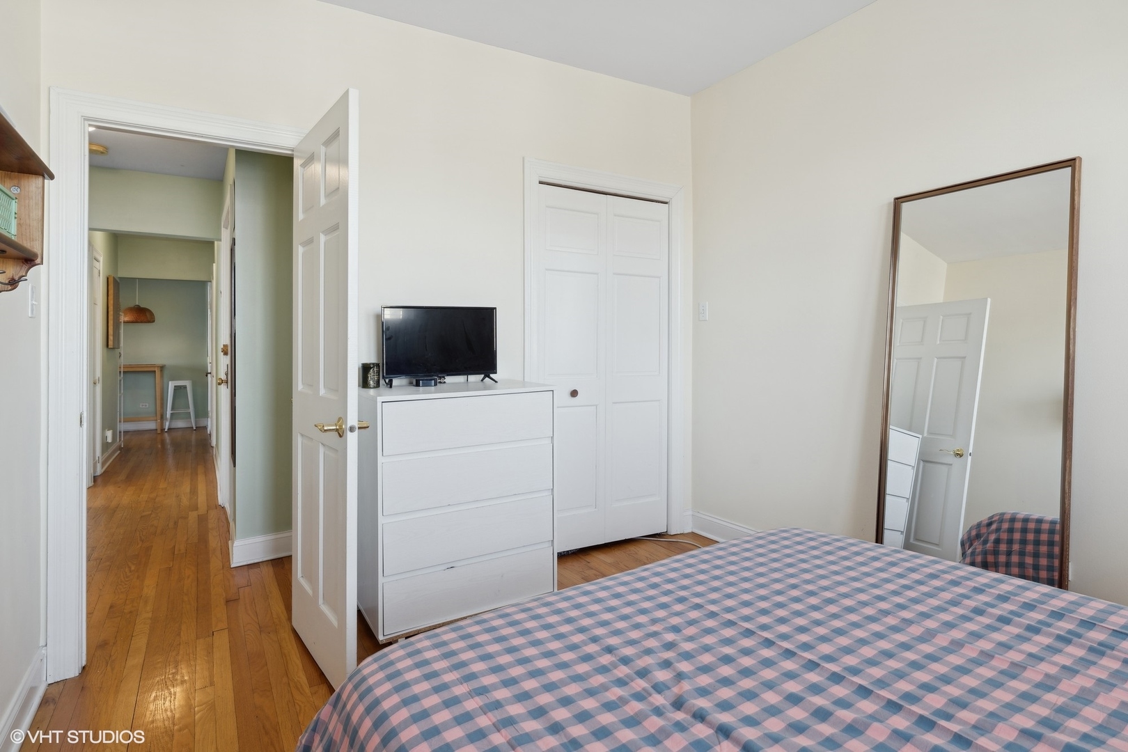 4201 W Addison Street Unit: 3B
