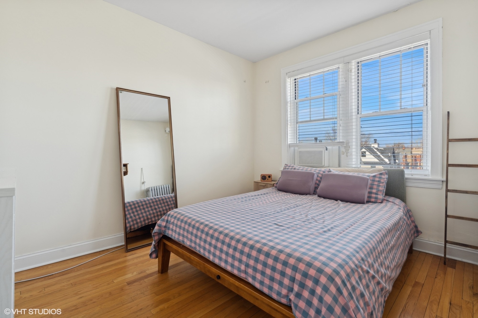 4201 W Addison Street Unit: 3B