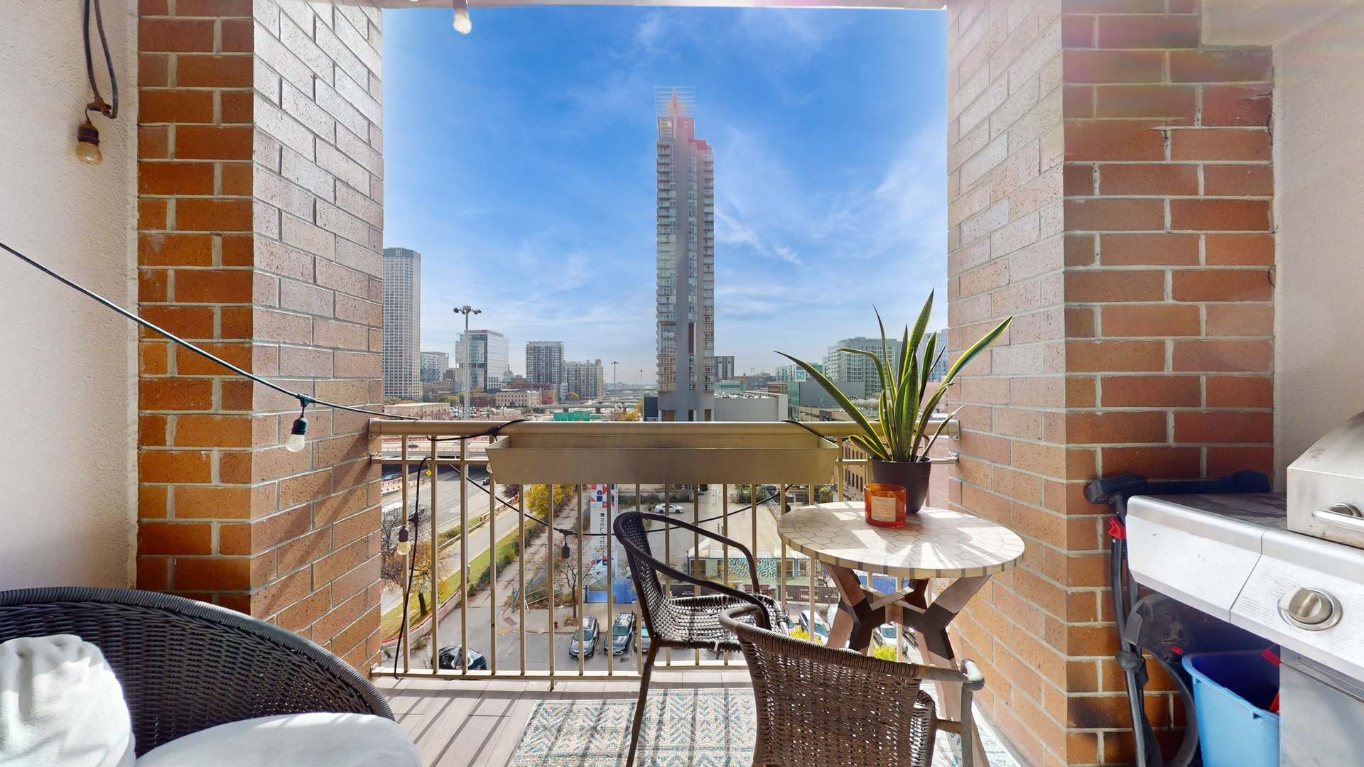 720 W Randolph Street Unit: 801