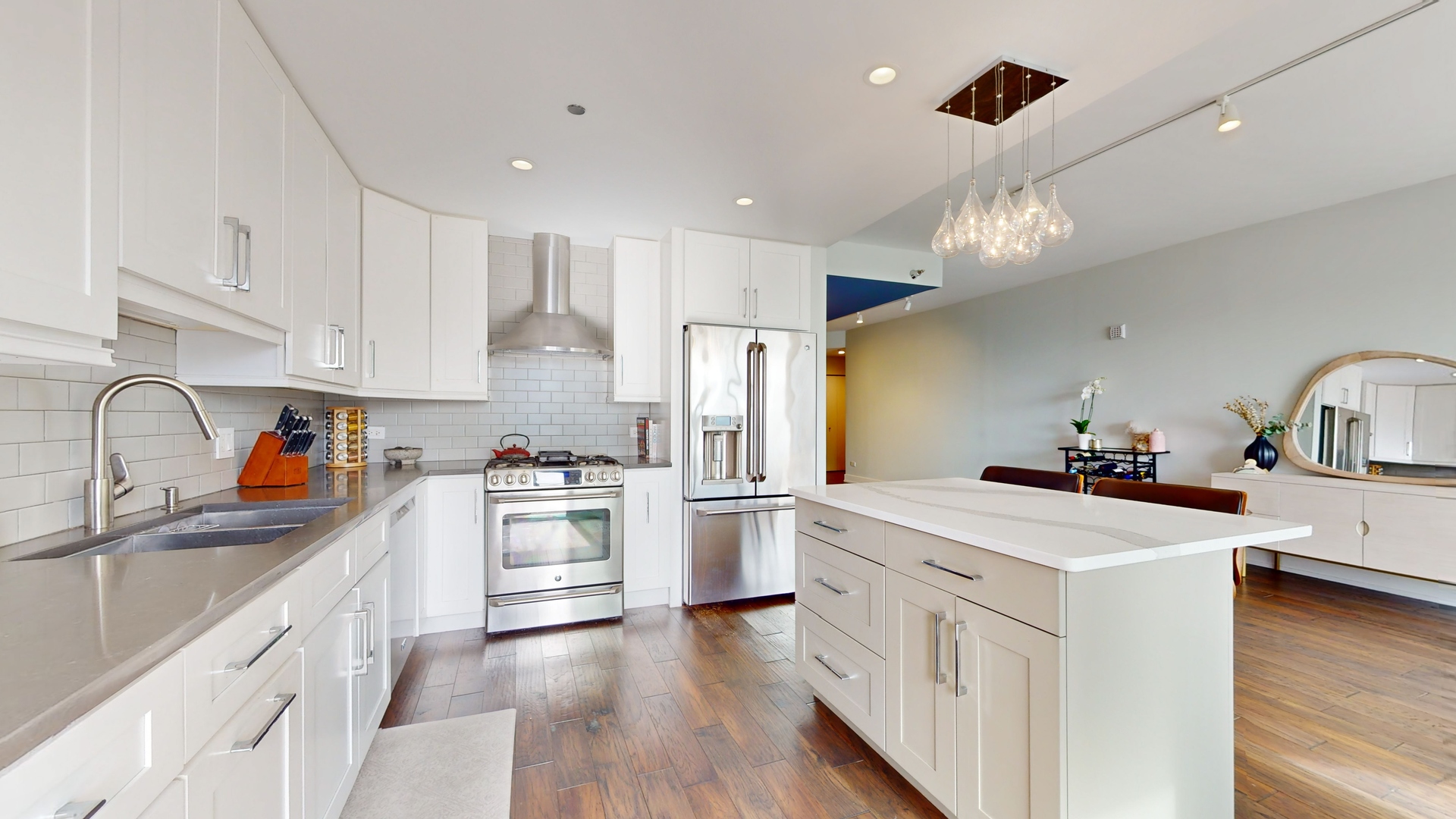 720 W Randolph Street Unit: 801