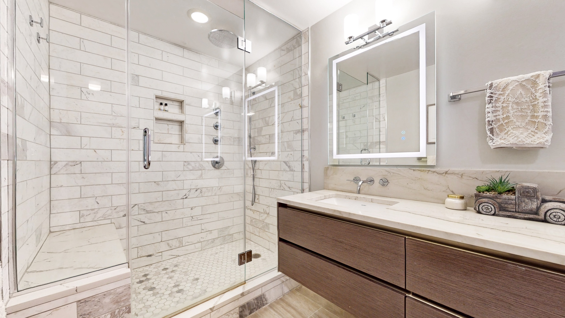 720 W Randolph Street Unit: 801