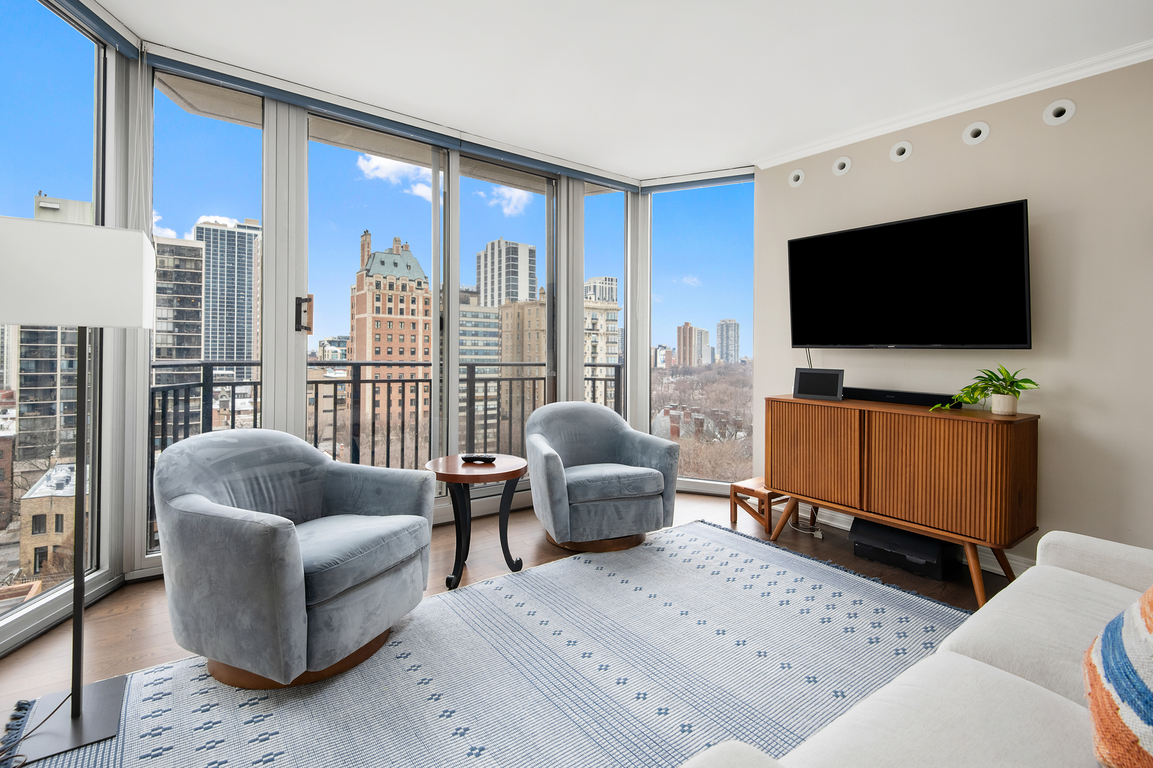 1515 N Astor Street Unit: 12B