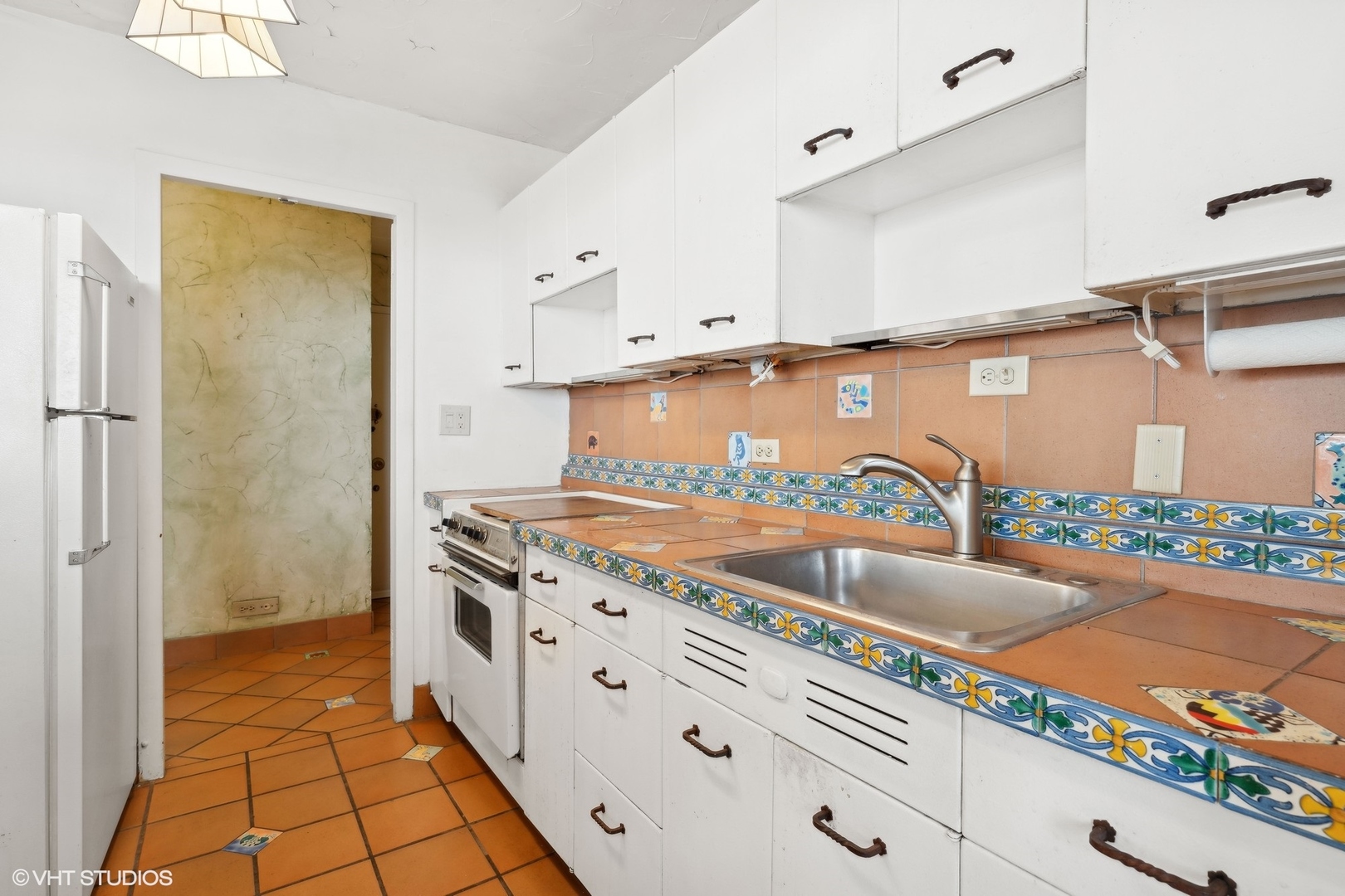 1460 N Sandburg Terrace Unit: 2001-2002
