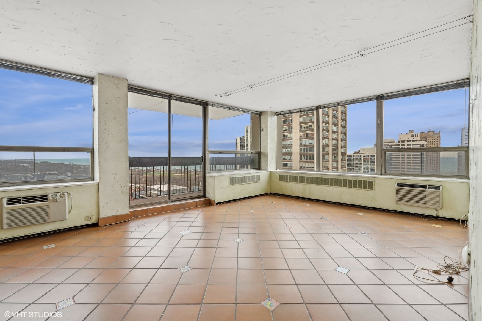 1460 N Sandburg Terrace Unit: 2001-2002