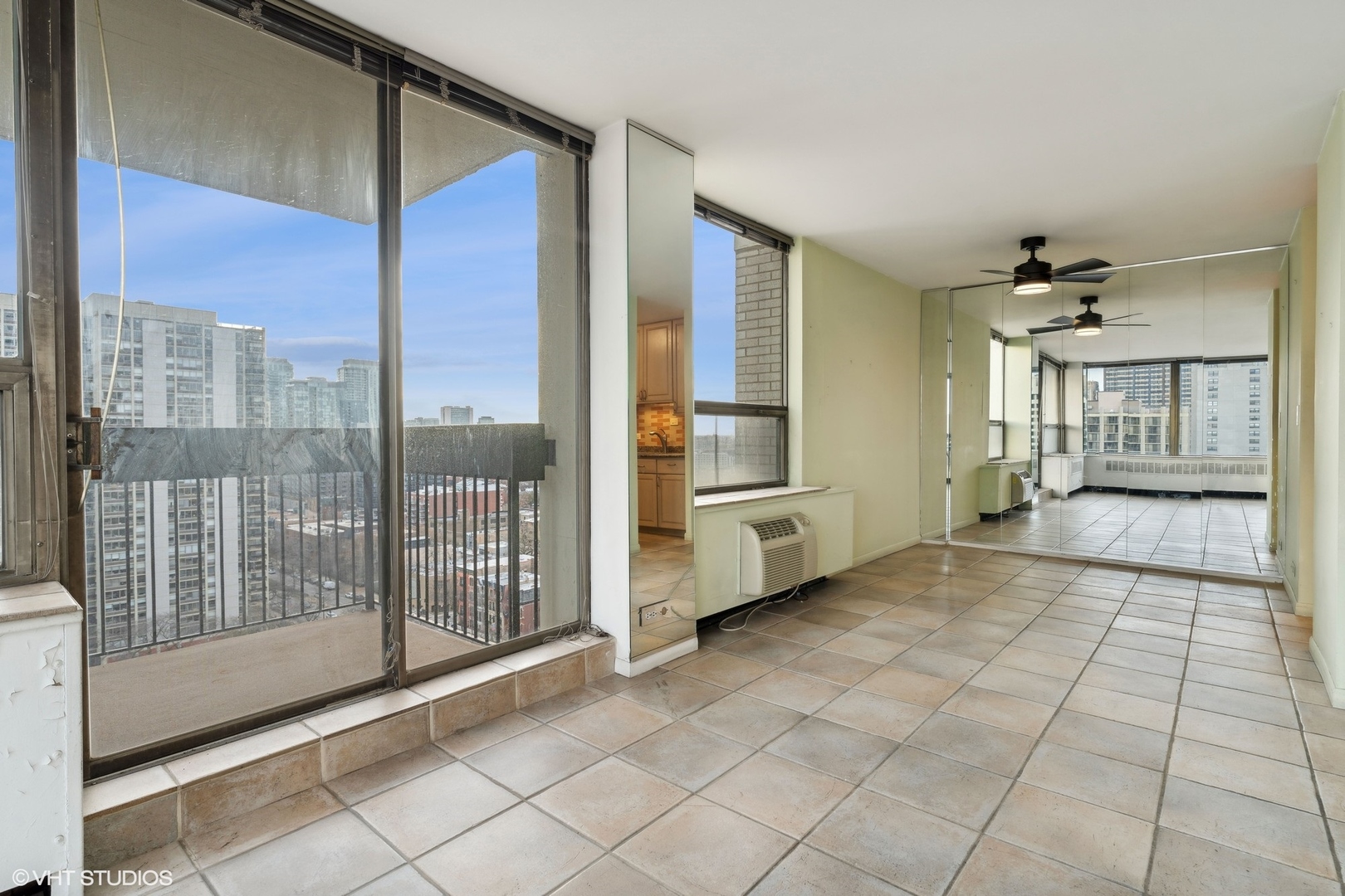 1460 N Sandburg Terrace Unit: 2001-2002