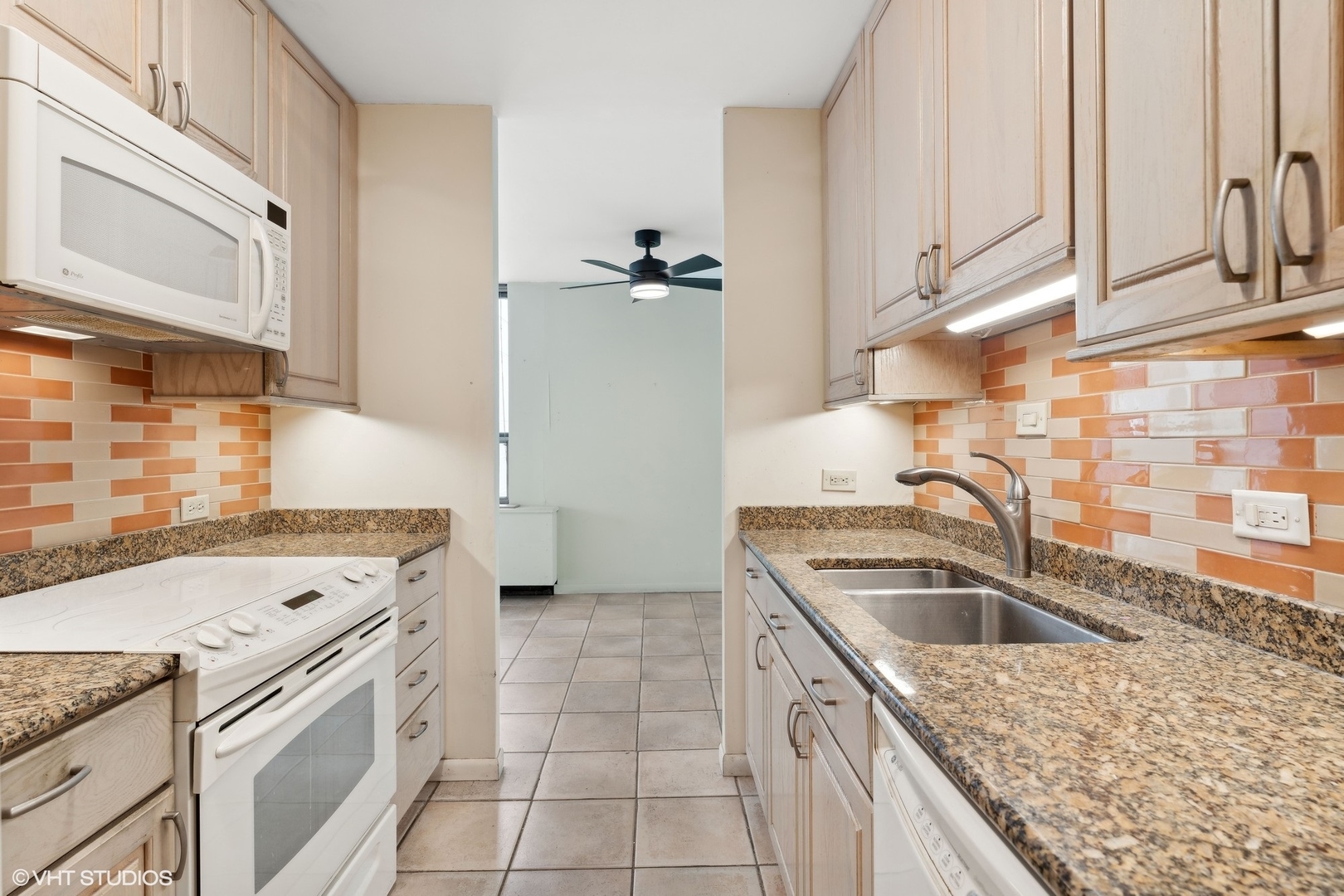 1460 N Sandburg Terrace Unit: 2001-2002